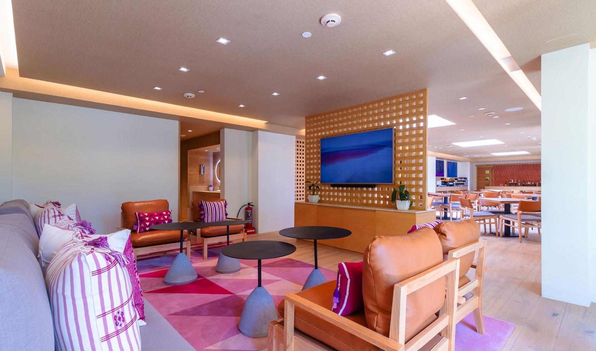 Camino Real Polanco Mexico Hotel Luaran gambar The lounge at Changi Airport